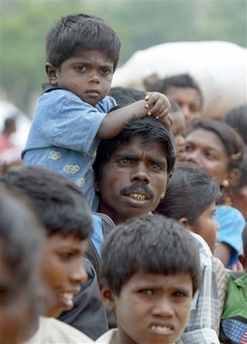 http://www.sangam.org/taraki/articles/2006/images/capt.eb6f6629d8b942e88d05be4f4bba4582.sri_lanka_tamil_civilians_xej103.jpg