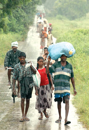 Tamil civilians fleeding government shelling, Tamil Guardian March 7, 2007