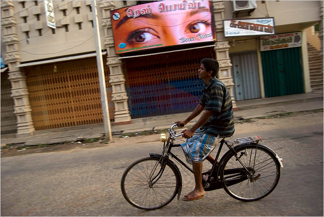 By 6 p.m., Jaffna's bustling day market resembles a ghost town due to a curfew imposed on the city. The curfew has brought with it a series of mysterious abductions. June 15 2007