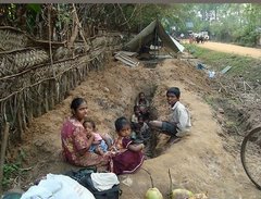 Puthukkuddiyiruppu Vanni Sri Lanka  civilian bunkers Feb 2009