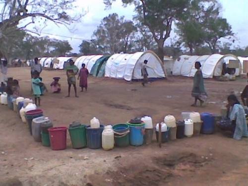Manik Farm August 15 2009 Vavuniya Sri Lanka Tamil detention camp line to collect clean water