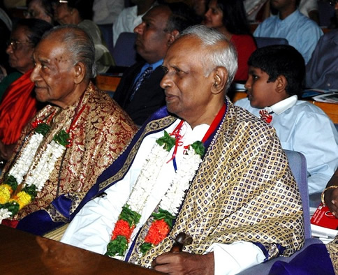 T Sabaratnam felicitated at Journalism Awards for Excellence 2007. Photo by DushiYanthini Kanagasabapathipillai