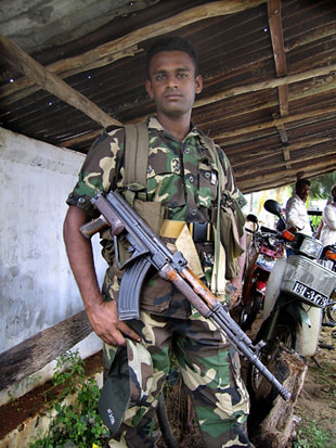 Army checkpoint Trinco Jan 2005